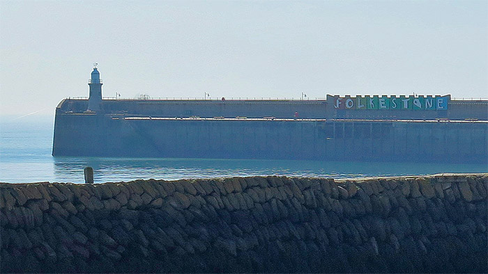 folkestone harbour wall